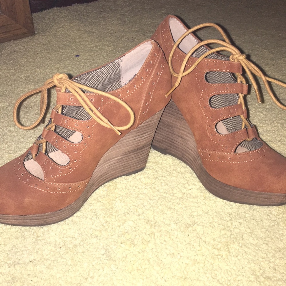 lace up wedges